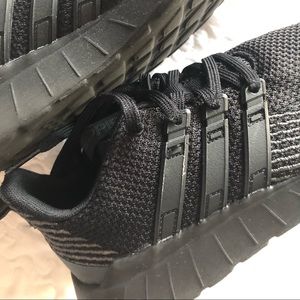 Boys nwot Adidas sneakers in black